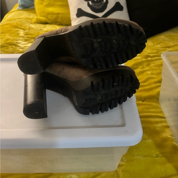 Brown booties - Picture 2 of 2